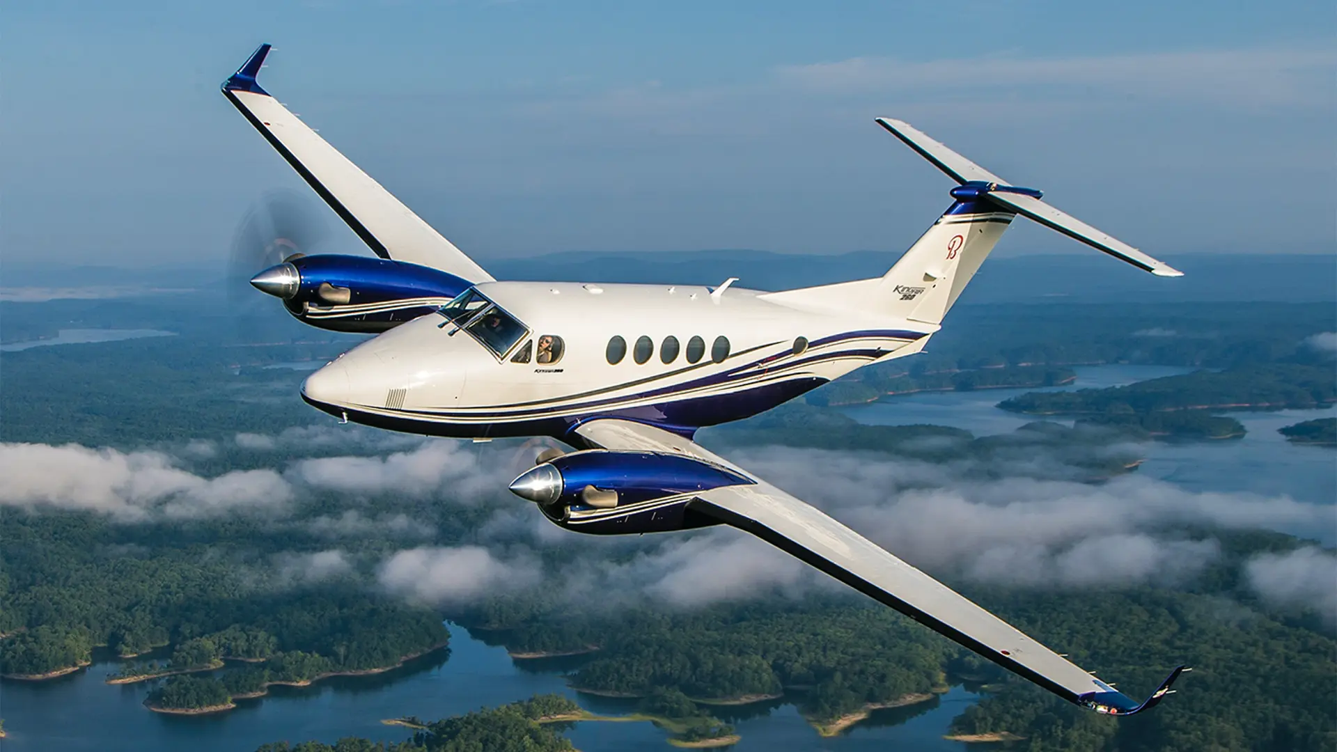 Beechcraft King Air 250 2016 no aeroporto